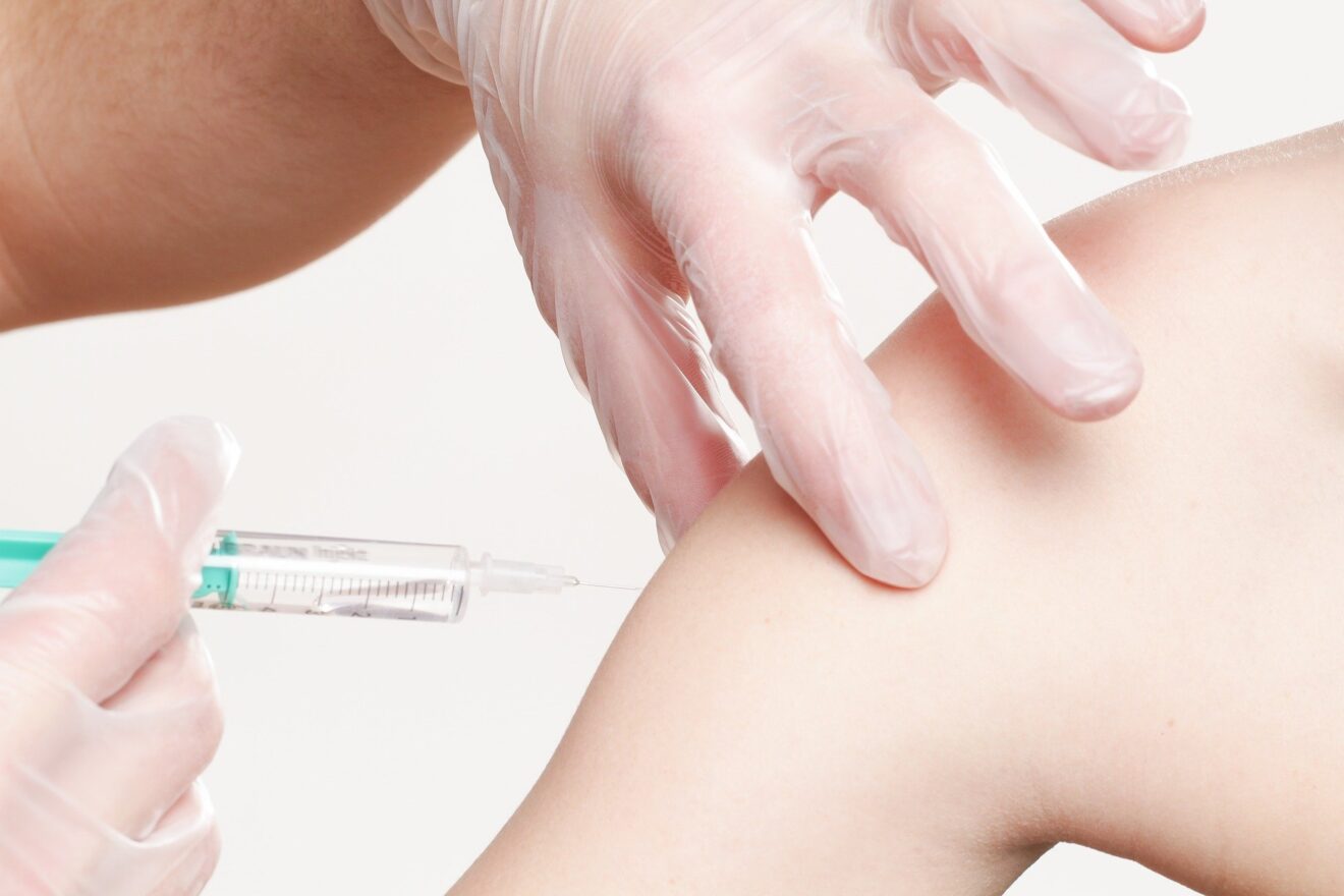 Impfung Symbolbild. Image by Angelo Esslinger from Pixabay